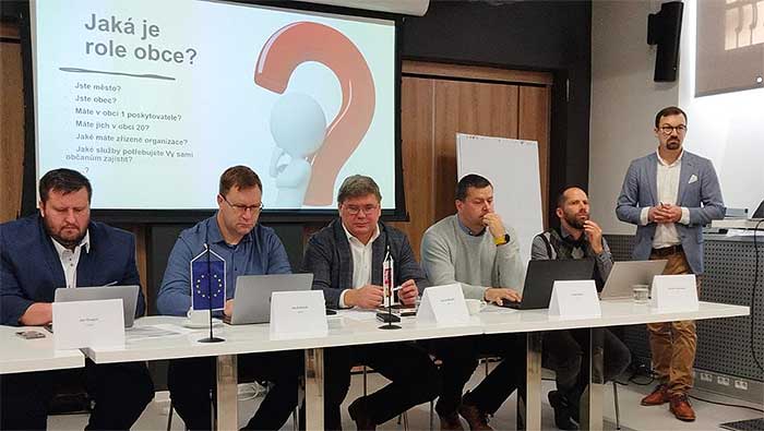 Jak na rozvoj internetu v obcích? Starostové se vzdělávali v Pardubicích