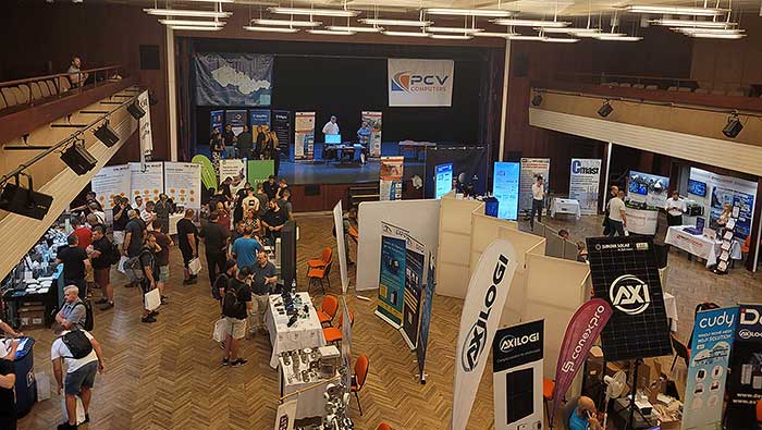 MIKROEXPO 2025. BCO prezentovala novelu zákona o elektronických komunikacích a GIA